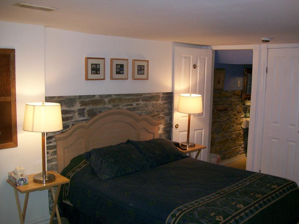 Mcgill Inn B&B Toronto Room photo